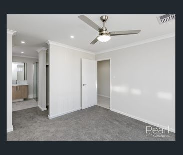 Sit back and relax - Coastal living at a breeze - Photo 4