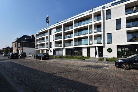 Nieuwbouwappartement met 2 slpks, autostaanplaats en terras te Maldegem centrum - Photo 3