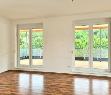 Wundeschöne Maisonettenwohnung mir Dachterrasse, Garten und Carport! - Photo 3