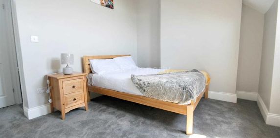 1 bedroom in a house share to rent - Photo 2