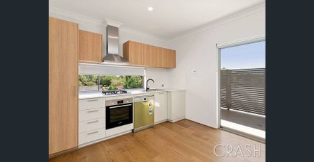 1x1 Unit in Belmont, Secure parking! - Photo 3