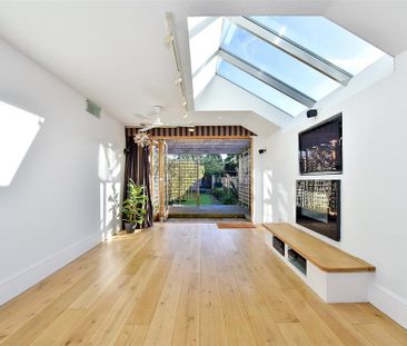 4 bedroom semi-detached house to rent - Photo 4