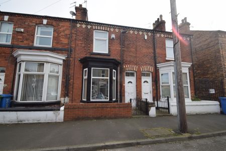 2 bed terraced house to rent in Spring Bank, Scarborough, YO12 - Photo 2