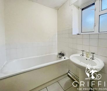 Faymore Gardens, South Ockendon, RM15 - Photo 1