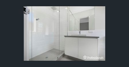 Stunning 3 Bedroom, 2 Bathroom Villa - Photo 4