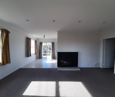 Lovely 3 Beds in Mangere Bridge - Photo 6