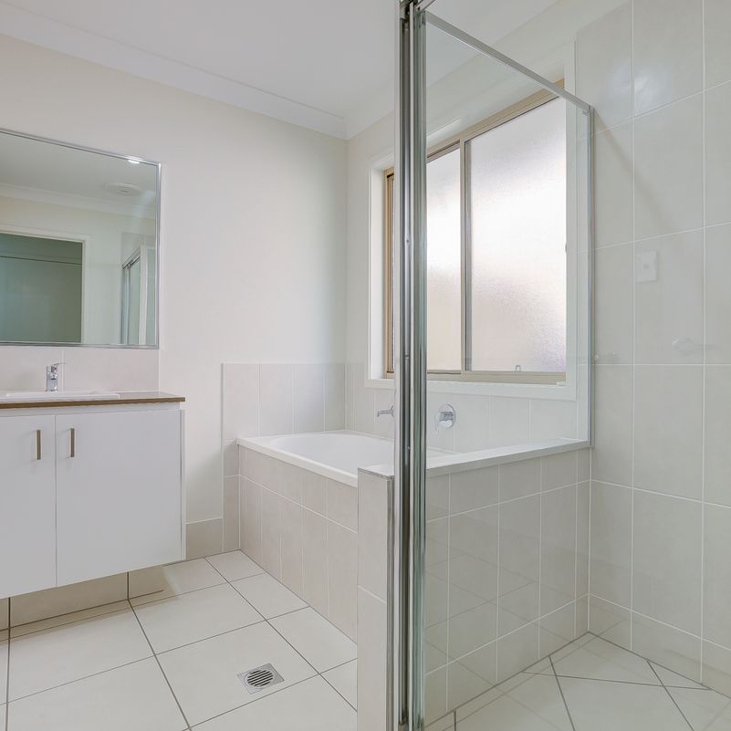 Family Home in Highlands Estate! - Photo 1