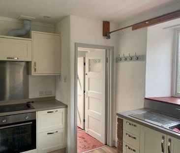 2 bedroom semi-detached house to rent - Photo 6