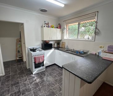 Tidy Two Bedroom Unit - Photo 4
