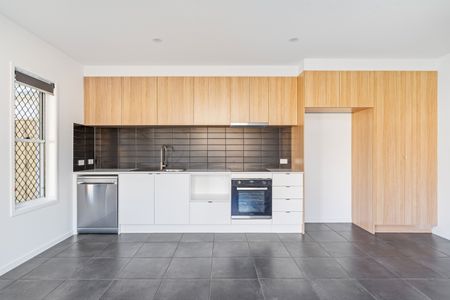 NEWLY BUILT DUPLEX IN WONDUNNA - Photo 3