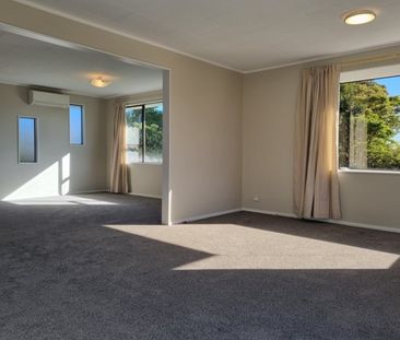 Four-bedroom in Bell Block - Photo 1