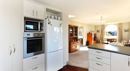 PREBBLETON - 4 X BEDROOMS, 2 X BATHROOMS, LOVELY HOME - Photo 3