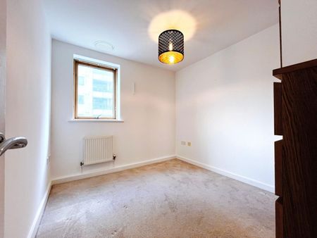 2 bedroom Flat To Let - Photo 2