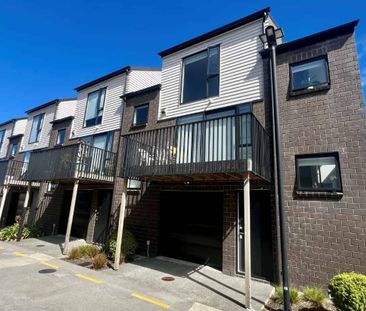 Three Bedroom Townhouse with Garage - Photo 2