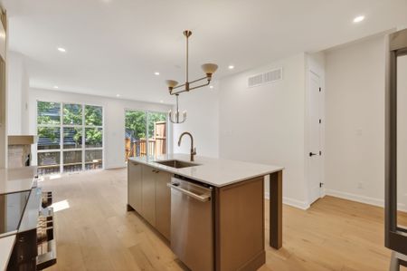 For Lease - 608 Tweedsmuir Avenue Unit# A, Westboro - Hampton Park, Ontario - Photo 5