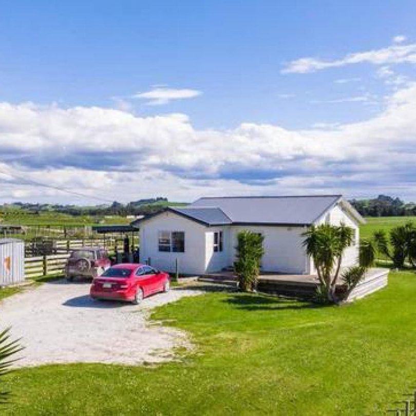 2 Bedroom Farmhouse for Rent - Photo 2