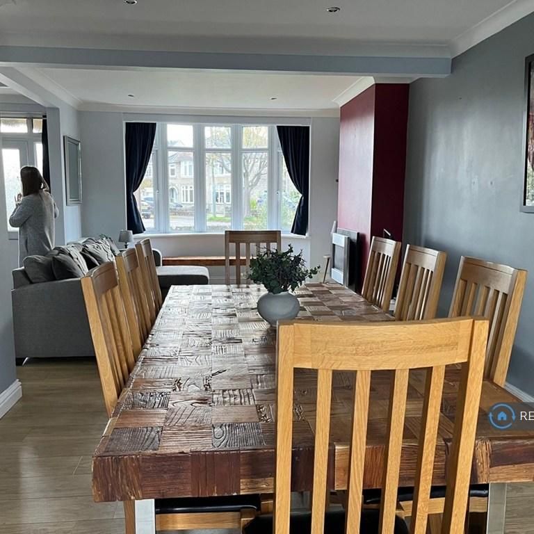 3 bedroom semi-detached house to rent - Photo 1