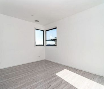 SIMPLY STUNNING - Photo 6