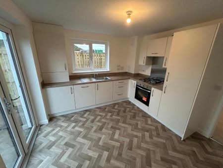 3 bedroom semi-detached house to rent - Photo 5