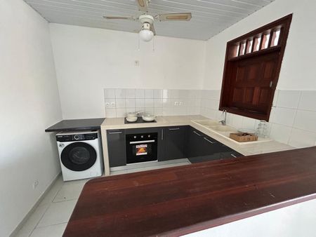 Location Appartement 2 pièces 35m² REMIRE MONTJOLY 97354 - Photo 2