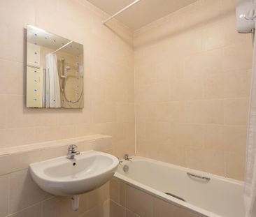 2 bedroom flat to rent - Photo 6