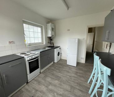 3 Bedroom First Floor Apartment To Rent - Photo 5