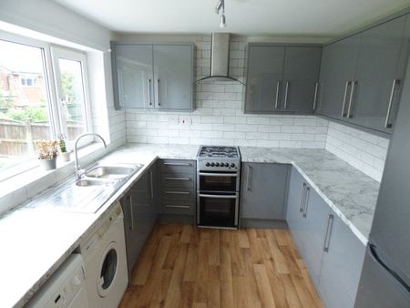 Freckleton Drive, Bury - Photo 4