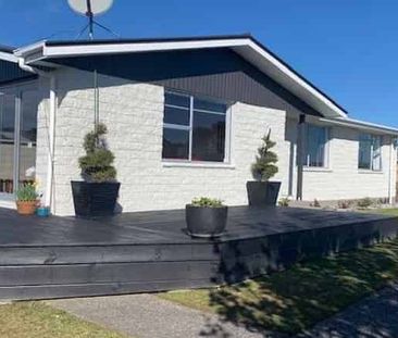 Three Bedrooms - Beautiful Views - Photo 2