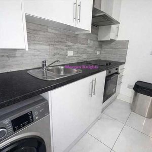 South Park Drive, Ilford, IG3 - Photo 2