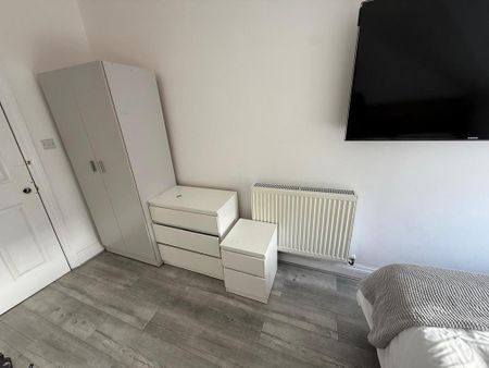 1 bedroom in a house share to rent - Photo 3