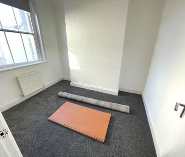 2 bedroom maisonette to rent - Photo 3