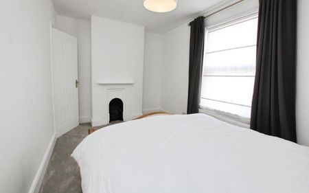 A modern two-bedroom terraced house in Westbury-on-Trym. - Photo 3