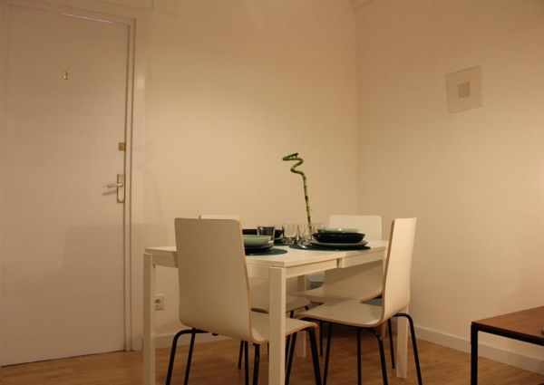 Large room in Roger de Flor street