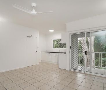 Charming 1-Bedroom Unit in Prime Cairns Location - Photo 3