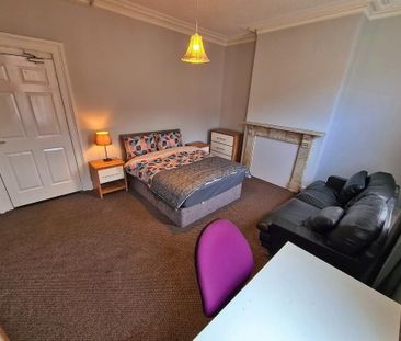 Room 4, 12 Thorndale Avenue, North Belfast, BT14 6BL - Photo 4