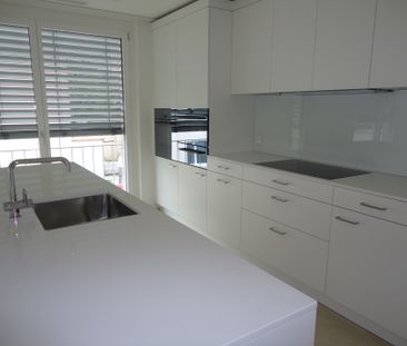 Stilvolle 4.5 Zimmerwohnung in Dübendorf zu vermieten! - Photo 2