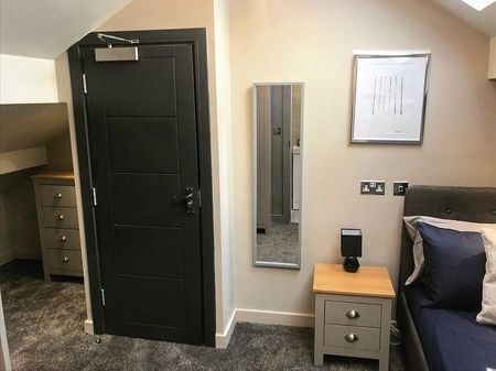 1 bedroom in a house share to rent - Photo 5