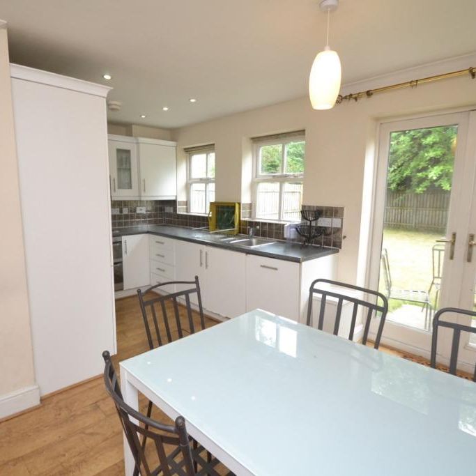 4 bedroom terraced house to rent - Photo 1