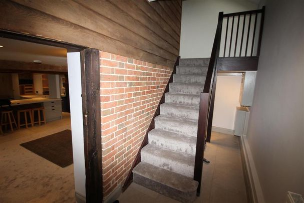 2 bedroom end of terrace house to rent - Photo 1