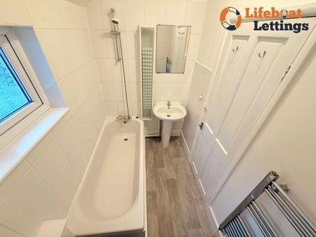 3 bedroom terraced house to rent - Photo 4