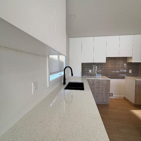 Appartement style Condo 4 1/2 PLUS OU 5 LUMINEUX - Photo 3