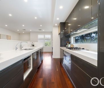 Open the Door to Sophisticated City-Fringe Living - Photo 5