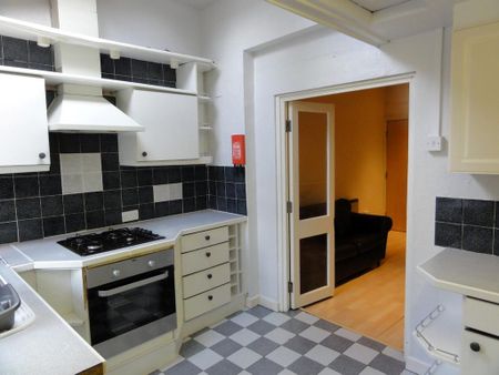 1 bedroom in a house share to rent - Photo 3