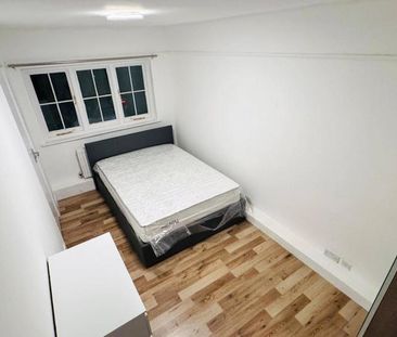 8 bedroom semi-detached house to rent - Photo 1