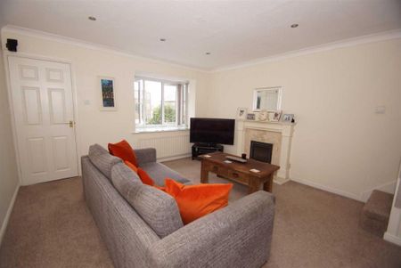 2 bedroom semi-detached house to rent - Photo 2