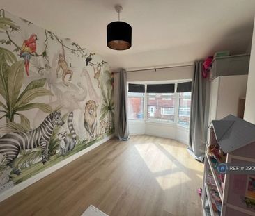 3 bedroom semi-detached house to rent - Photo 2