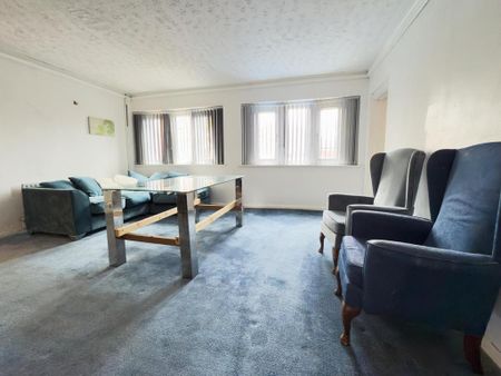 1 bedroom in a house share to rent - Photo 2