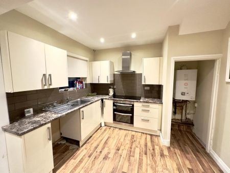 3 bedroom semi-detached house to rent - Photo 5
