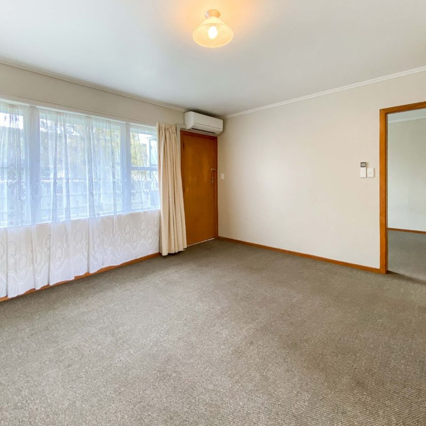 TRENTHAM LIVING - Photo 1