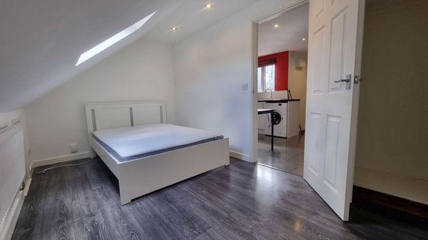 Studio to rent - Photo 1